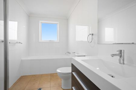 Spacious 4 Bedroom Family Home In Great Location - Photo 5