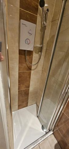 Sheffield Drive, Romford RM3, London - Photo 3