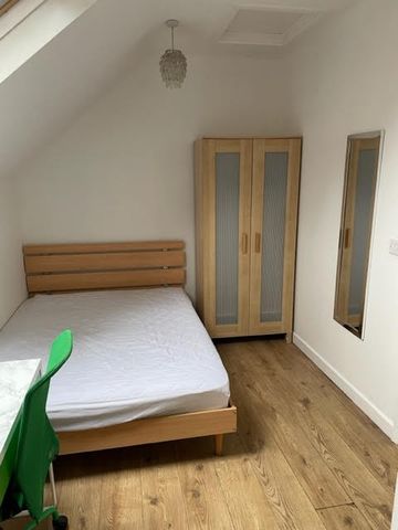 2 Bed Semi-Detached House, Burns Street, NG7 - Photo 2