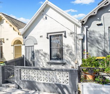 Charming 4-Bedroom Cottage in the Heart of Marrickville - Photo 3