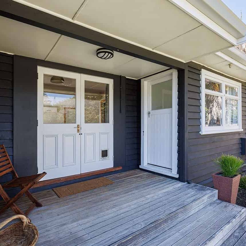 Move‑In Ready! Refreshed 2 Bedroom in Clive - Photo 1