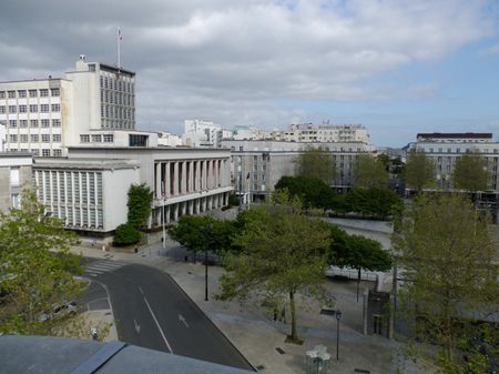 T4 DERNIER ÉTAGE AVEC TERRASSE - Photo 2