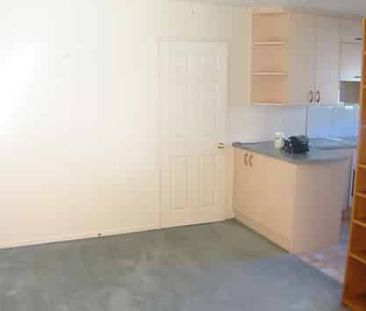 *** TIDY THREE BEDROOM HOUSE *** - Photo 3