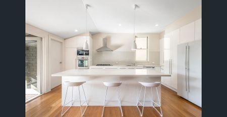 Exquisitely renovated Federation family residence - Photo 3