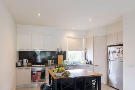 Modern 2-bedroom double storey townhouse in great location. - Photo 5