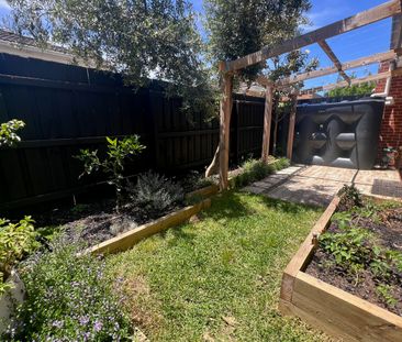 2/18 Lorne Parade, Mont Albert VIC 3127 - Townhouse For Rent | Domain - Photo 2