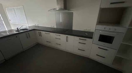 Spacious 4 Bedroom Home in Tranquil Wainui - Photo 2