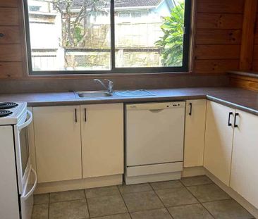 Charming 2BR Howick Haven w/ Garden - Photo 2