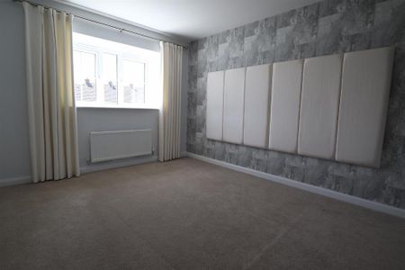 4 bedroom detached house to rent - Photo 2