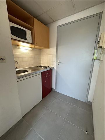 1 pièce - Meublé - 17,12 m² - 2ème étage - Colocation non autorisée - Photo 2