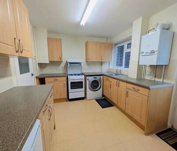 Tilgate 3 bedroom house to rent - Photo 3