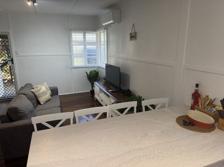 Modern 2 Bedroom Apartment in Prime Location - Photo 4