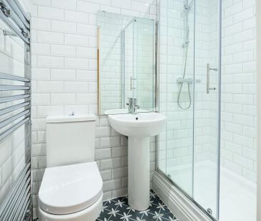 3 bedroom flat to rent - Photo 2