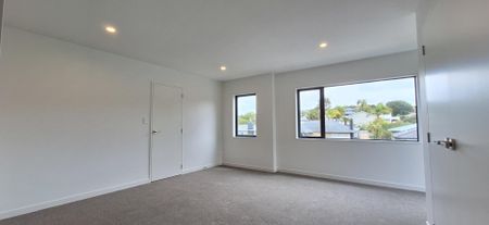 Brand new over the Shore. - Photo 4