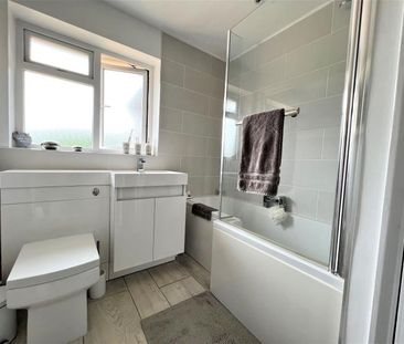 Chertsey Road, Byfleet - 2 bedrooms Property for lettings - Seymours - Photo 6