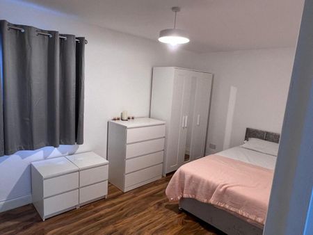 6 bedroom terraced house to rent - Photo 5