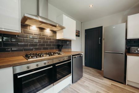 1 bedroom in a house share to rent - Photo 4