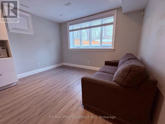 4673 DUNDAS STREET W - Photo 1