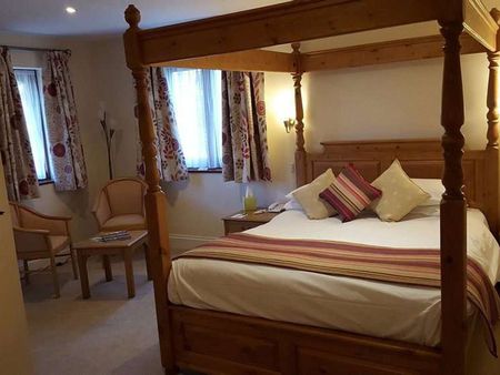 Former Hotel, now Contractor Accommodation, Ensuite Rooms by the Week SPR-009-10 - Photo 3