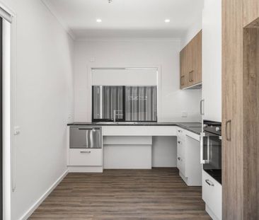 Brand New 3 Bedroom Beauty! - Photo 2