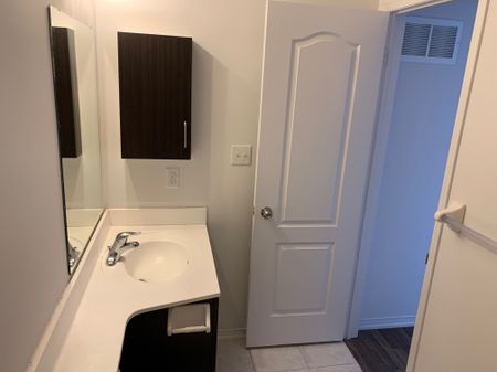 For Lease - 2500 Post Road Unit# 17, Oakville, Ontario - Photo 5