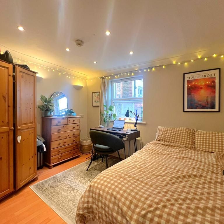 3 bedroom flat to rent - Photo 1