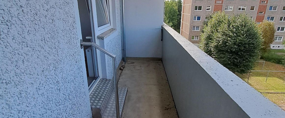 Seniorengerechte 2 Raum- Wohnung mit Aufzug in Bitterfelder Innenstadt - Foto 1