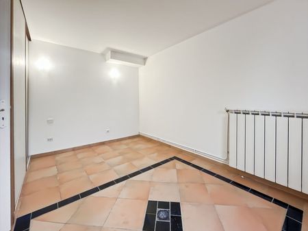 Spacieuse maison de 280 m² avec piscine et jardin situé à la GAUDE - Photo 3