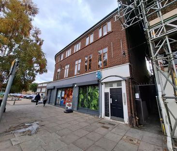 South Lodge Avenue, Mitcham CR4, London - Photo 4