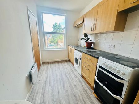 2 bedroom flat to rent - Photo 3