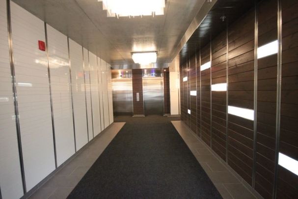 Condo au cœur du Centre-Ville: 1 chambre, COMPLÈTEMENT MEUBLÉ - Photo 1
