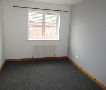 Town house to rent on - Photo 2