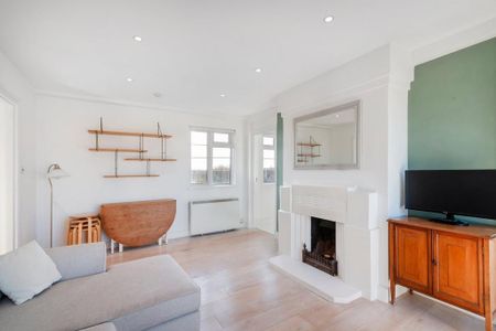 3 bedroom flat to rent - Photo 3