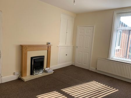 3 bed flat to rent in Westcott Road, South Shields, NE34 - Photo 5