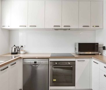 Apartment living in the heart of Merivale - Photo 2