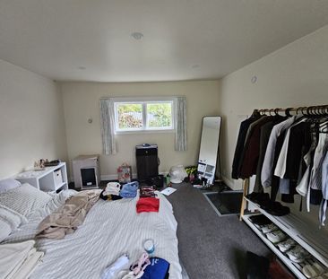 Spacious 6-Bedroom Family Home in Desirable Aro Valley, Wellington - Photo 5