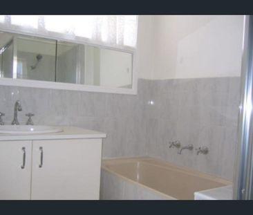 Light-Filled Unit in Prime Mornington Location - Photo 4