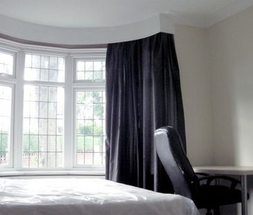 Beautiful house in excellent location in leafy Headingley - Photo 6