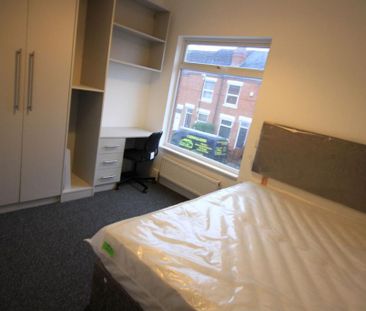 4 bedroom terraced house to rent - Photo 5