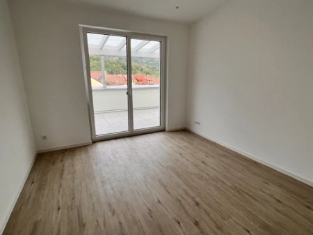 "Stadtzentrum" KfW55, 3-Zimmer Penthaus mit Balkon, Keller, Tiefgarage u. Lift - Photo 3