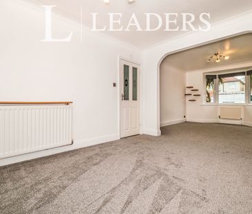 3 bedroom house to rent First Avenue, Lancing, BN15 - Photo 2