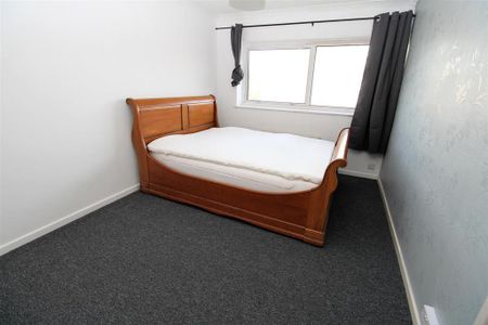 3 bedroom end of terrace house to rent - Photo 3