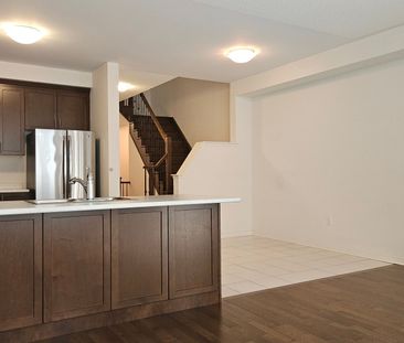 For Lease - 96 Fortis Crescent, Bradford West Gwillimbury, Ontario - Photo 6