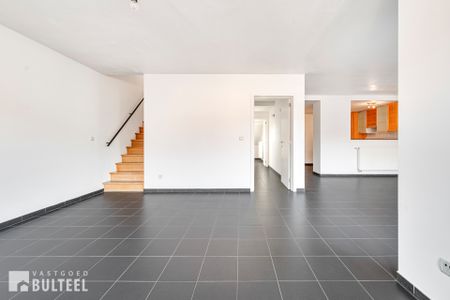 Ruim en lichtrijk duplex appartement in het centrum van Belsele! - Photo 4