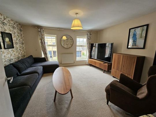 4 bedroom semi-detached house to rent - Photo 1