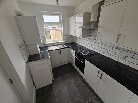 2 bed Terraced - To Let - Photo 4