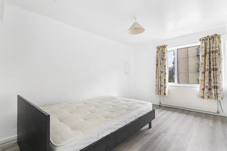 4 bedroom end of terrace house to rent - Photo 5