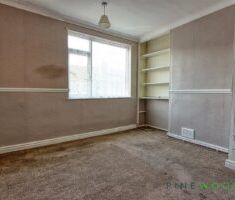 2 BEDROOM House - Terraced - Photo 5