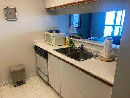 For Lease - 99 Harbour Square Unit# 3005, Toronto, Ontario - Photo 4