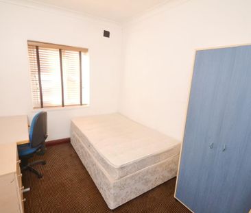 6 bedroom terraced house to rent - Photo 1